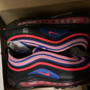 selling brand new nike air max 270 never been wore box a little beat up